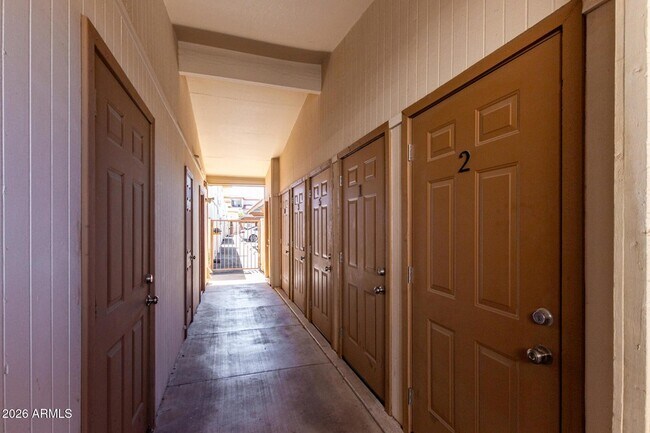 Building Photo - 4848 N Woodmere Fairway