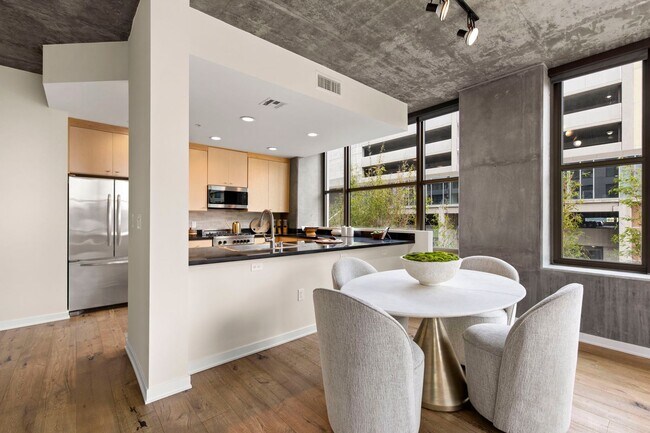 Building Photo - 2 Bed/2 Bath Luxury Condo at The Bond