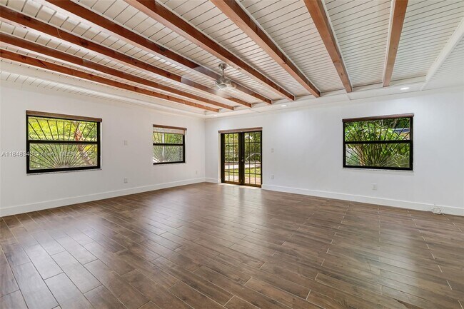 Building Photo - 7620 SW 59th Ave