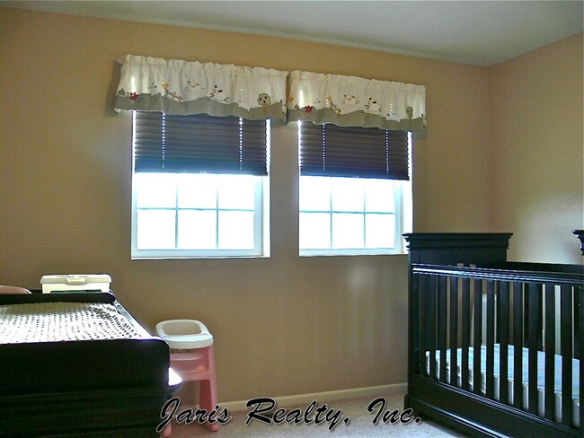 Building Photo - Immaculate just update  in the 4BR The Meadows