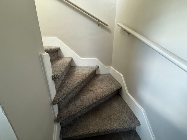 Building Photo - 325 E Englewood Ave