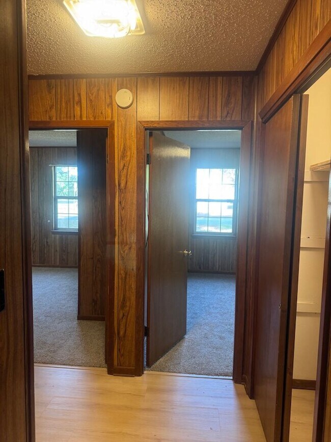 Building Photo - Middle of Town