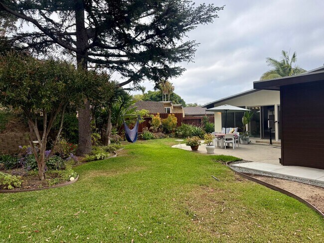 Building Photo - Bay Park Beauty | 3BD/2BA with Canyon Views & Lush Grounds