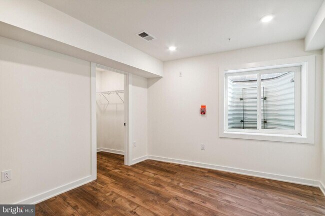 Building Photo - 6211 Woodbine Ave