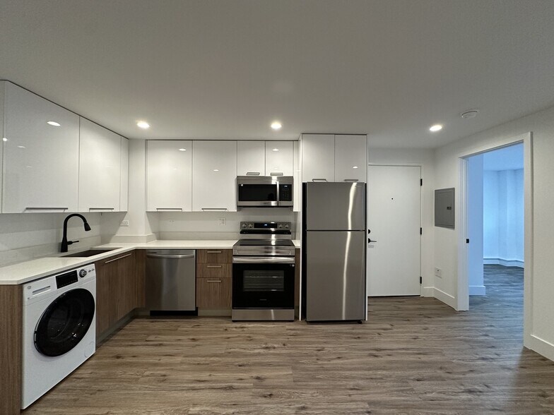 Building Photo - 941 W Carmen Ave