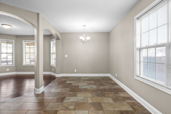 Building Photo - Three Bedroom with Bonus in Franklin Meadows!