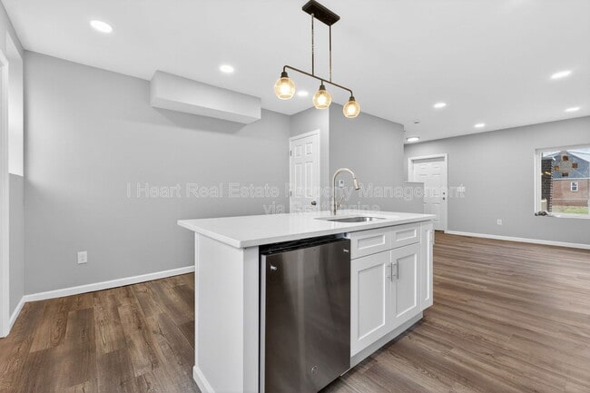 Building Photo - 1153 E 20th Ave