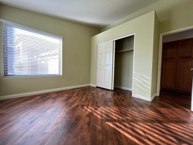 Building Photo - 187 W Amanda Ln