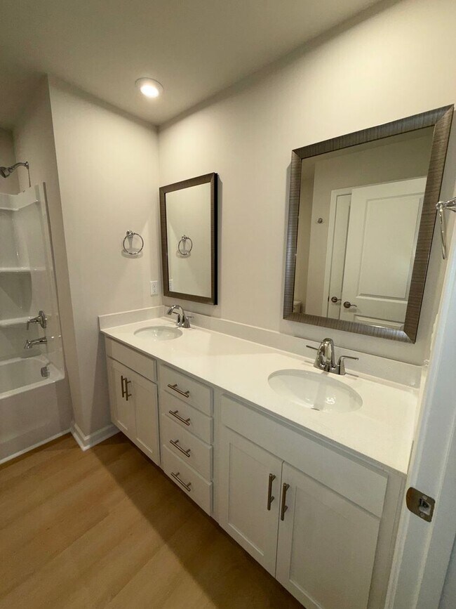 Building Photo - 3099 Blenheim Ct
