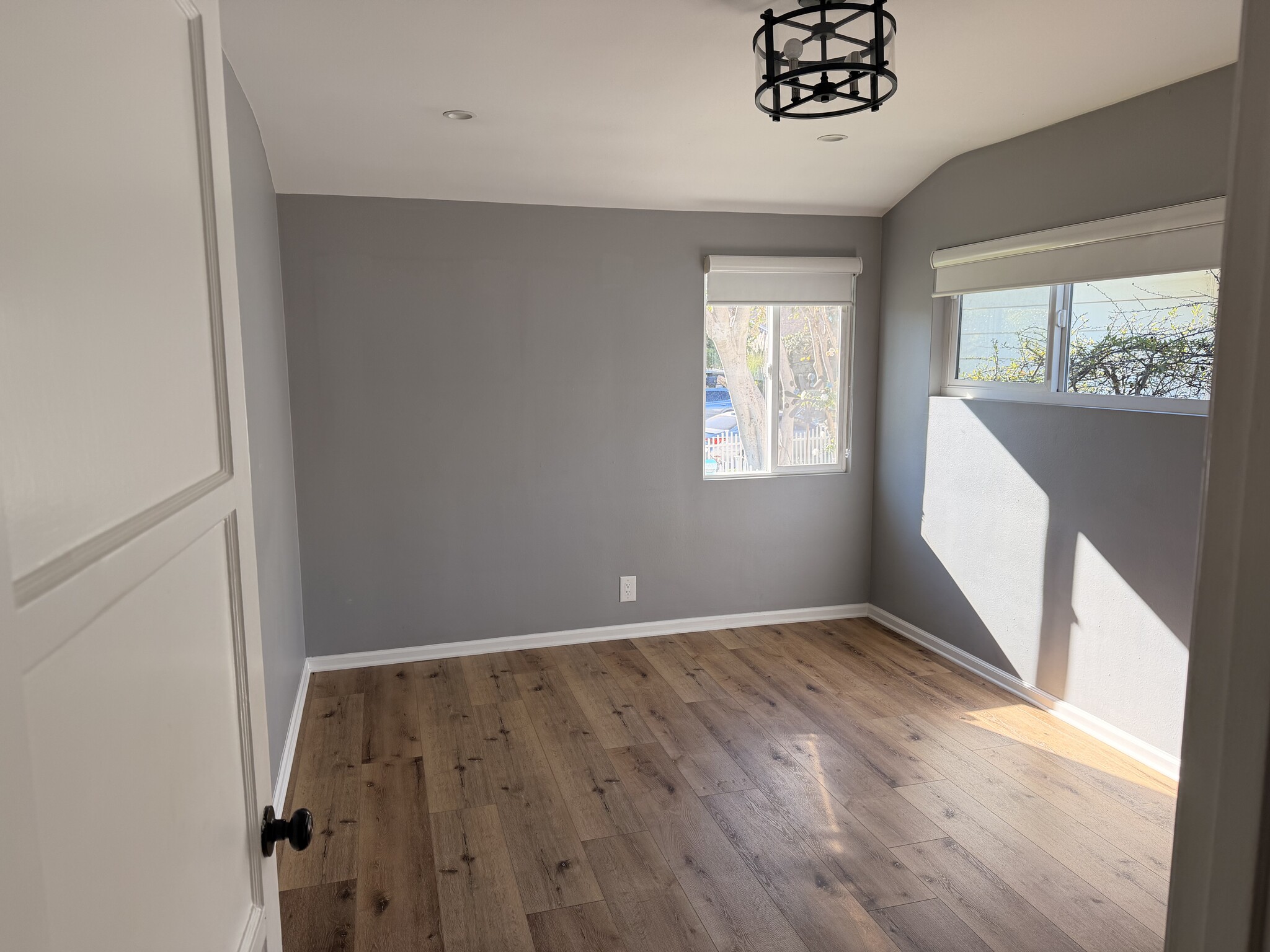 Building Photo - 5840 Allott Ave