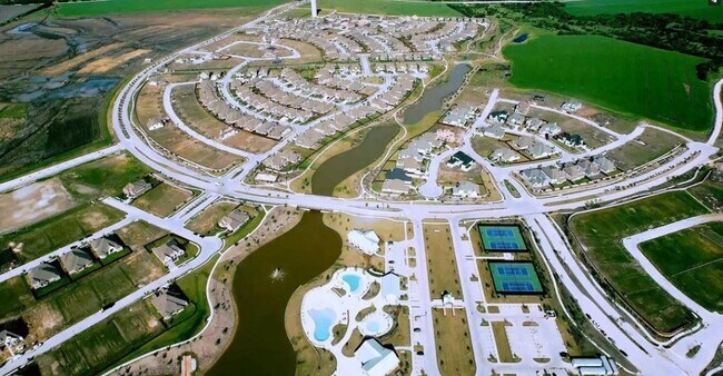 A ton of amenities with 13+ acres of hiking and biking trails, 5 swimming pools, fishing ponds, etc - 621 Hummingbird Dr