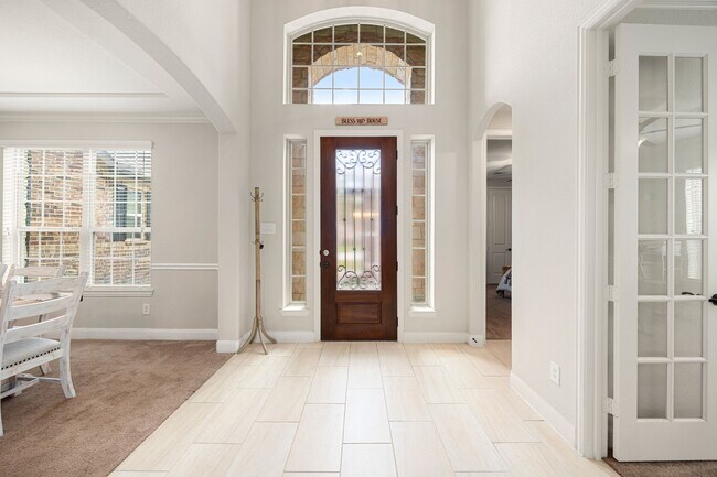 Building Photo - 9338 Taylor Cliff Ln