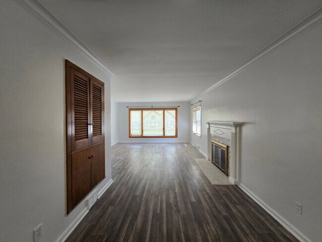Building Photo - 22419 Fairway Dr