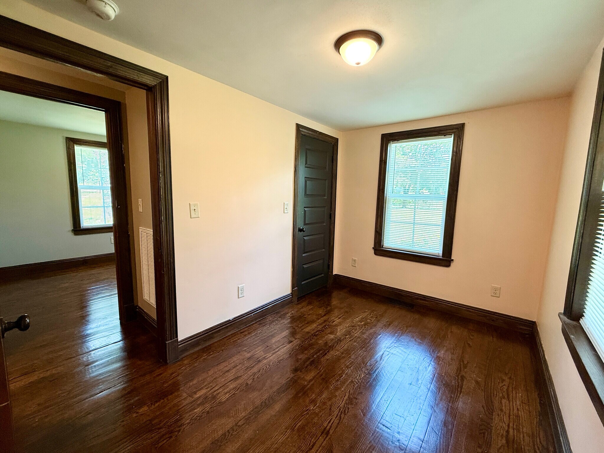 Building Photo - 1302 Hotwater Rd