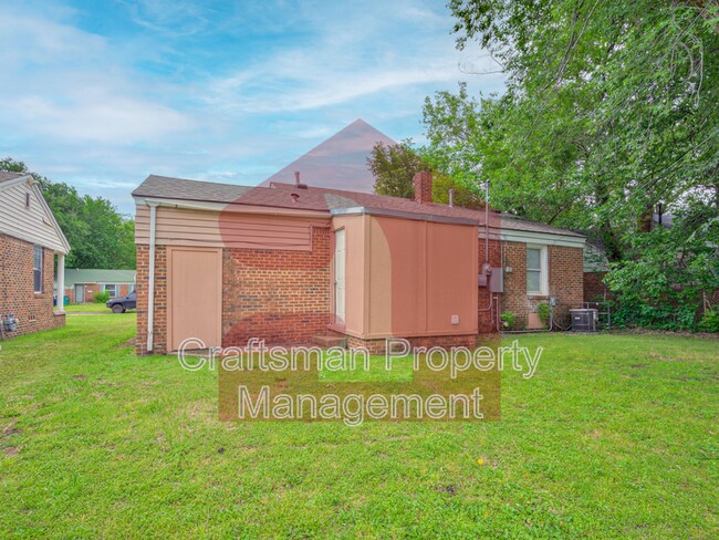 Building Photo - 1105 Bellevidere Dr