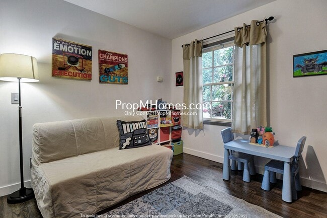 Building Photo - Charming Updated First Addition Cottage!