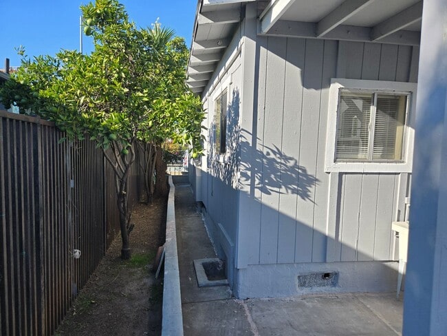 Building Photo - North Park Cottage for Rent!