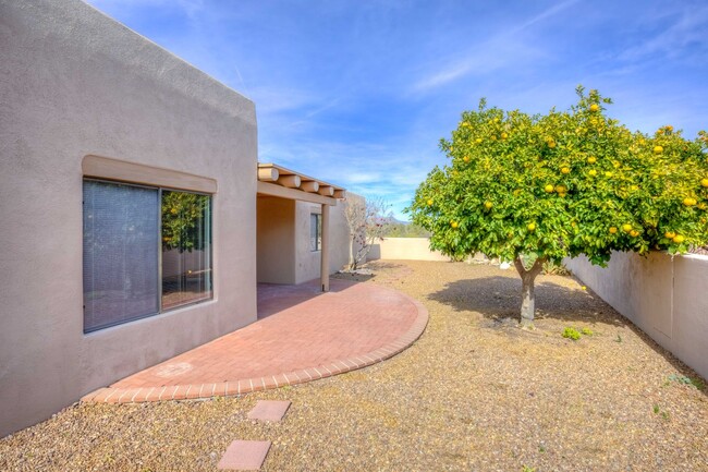 Building Photo - Beautiful Southwest Home with Mountain Vie...