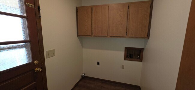 Building Photo - 2 Bedroom House close to Hospitals!  $895