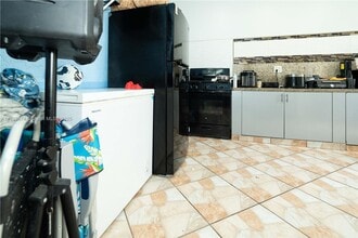 Building Photo - 298 E 3rd St