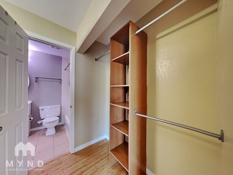 Building Photo - 7885 Barbara Ann Dr