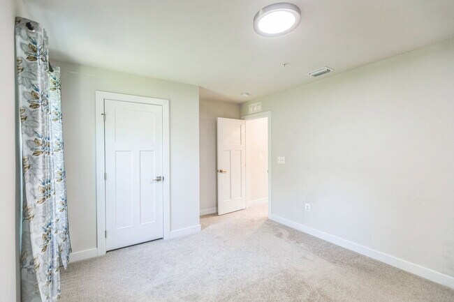 Building Photo - 8327 Legacy Cir E