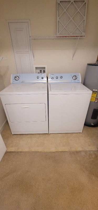 Building Photo - 1908 Heather Lea Dr