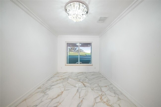 Building Photo - 16770 Lakeview Ct