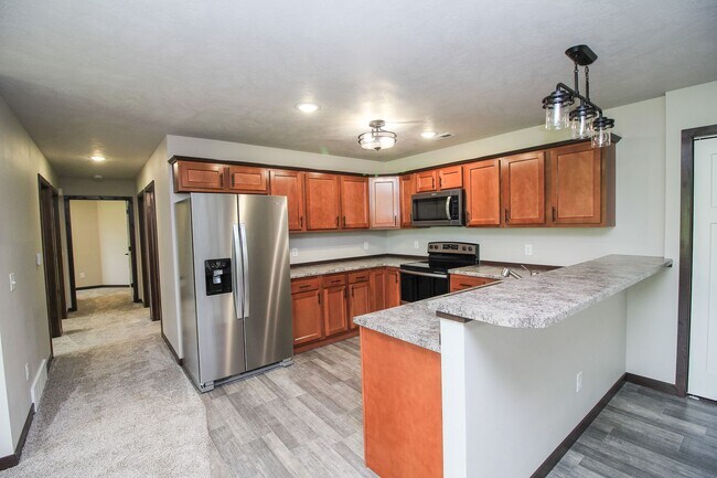 Building Photo - Newer 3 bed 2 bath in Tea  Special rate $1775 with a 13 month lease