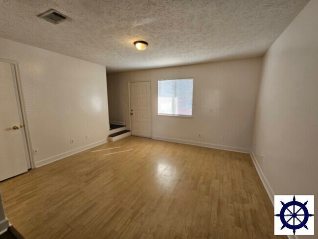 Building Photo - 400 Venetian Way