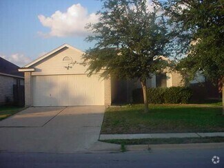 Building Photo - Open floor plan with a wonderful yard!
