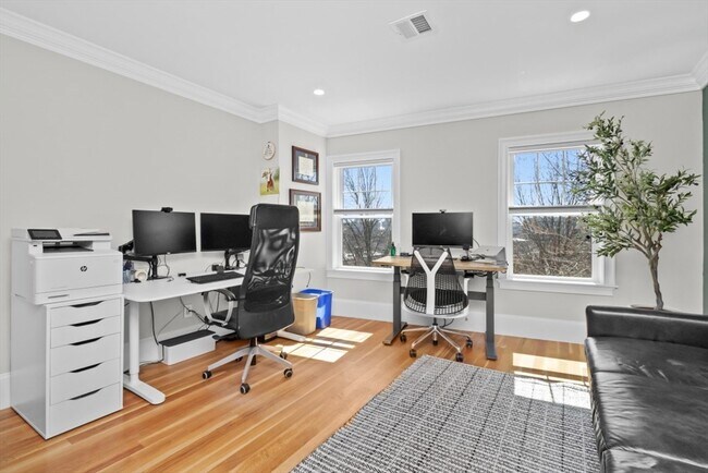 Building Photo - 322 Bunker Hill St