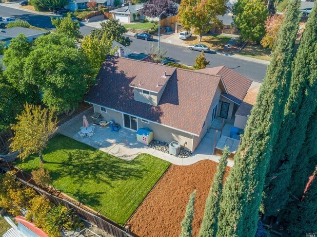 Building Photo - 566 Burlington Dr