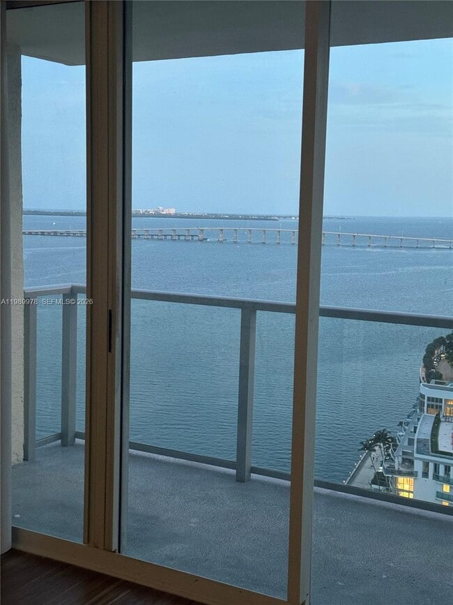 Building Photo - 1155 Brickell Bay Dr