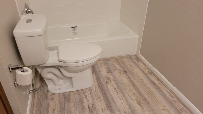 Building Photo - 324 Wright St