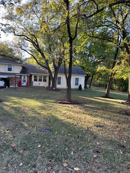 Building Photo - 1205 N Parker St