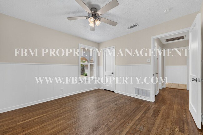 Building Photo - 2358 Norwood Dr