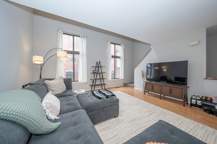 Building Photo - 765 N Ringgold St