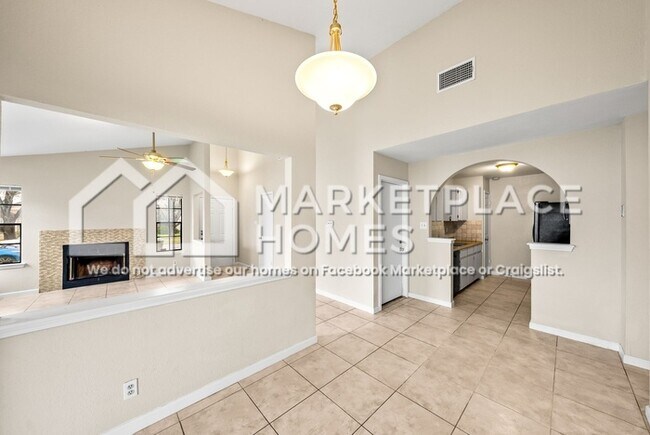 Building Photo - 1001 Greenbriar Loop