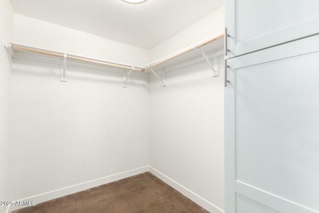 Building Photo - 616 S Bellview
