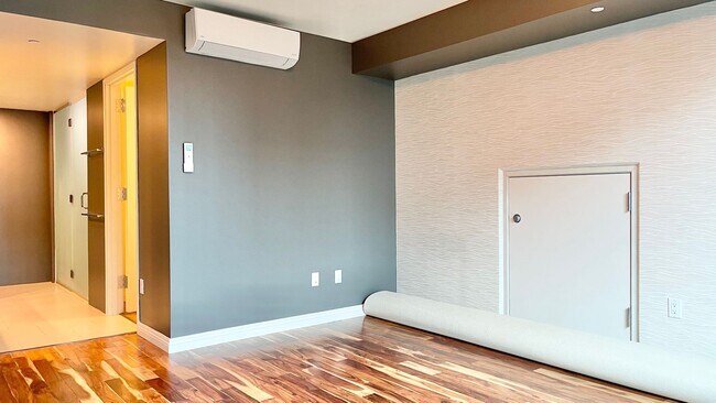 Building Photo - 2 BEDROOM CONDO UNIT IN CONVENIENT DOWNTOW...