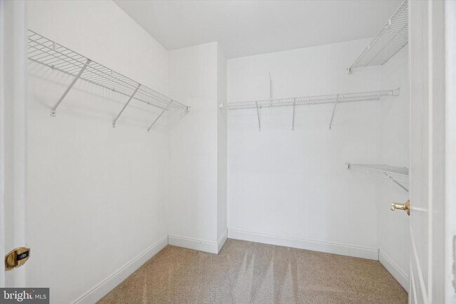 Building Photo - 13 Ashtree Ln