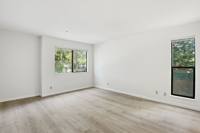 Building Photo - 2 bedroom 2 bath condo located at 406 W. Charleston Rd, Palo Alto 94301
