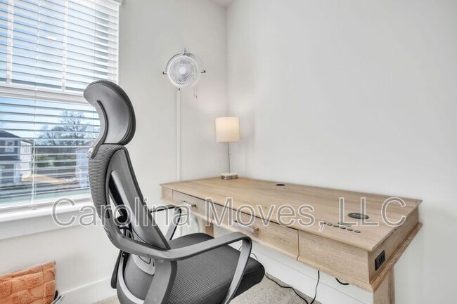 Building Photo - 860 Pleasant Fls Dr