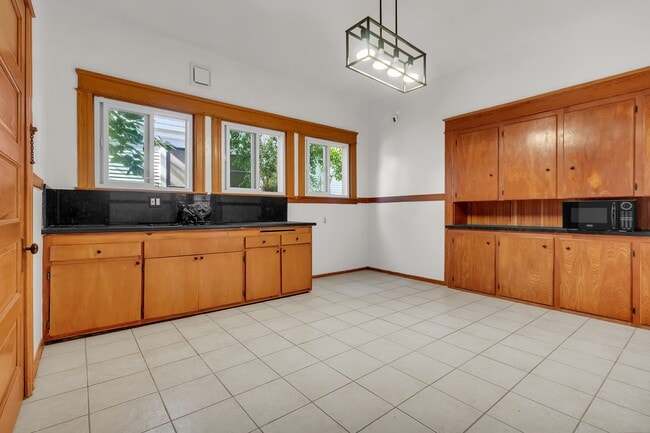 Building Photo - 2633 S Halldale Ave