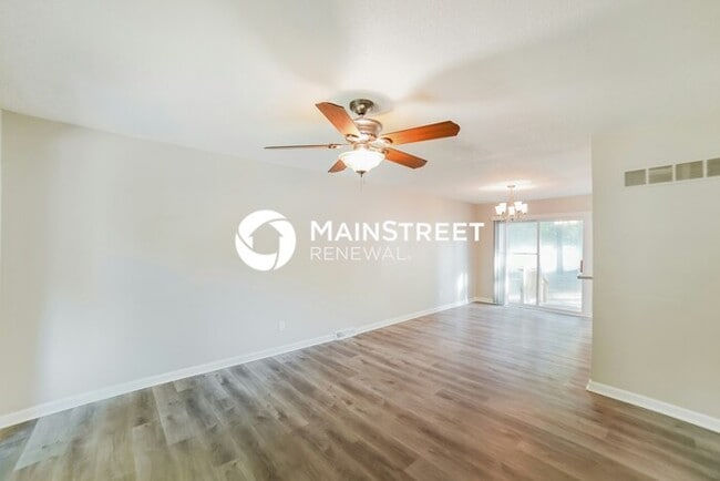 Building Photo - 3 Bedroom Pet-Friendly Home in BLUE SPRING...