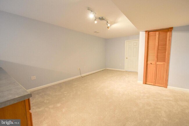 Building Photo - 42271 Bird Haven Dr