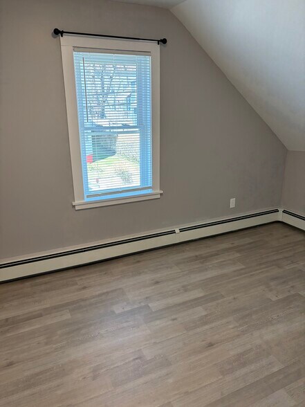 Building Photo - 82 Lyon Ave