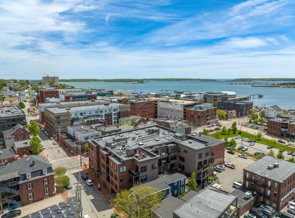 Building Photo - 62 India St