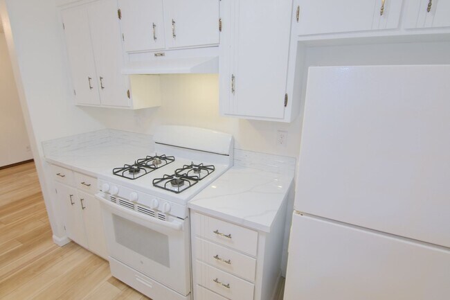 Building Photo - 3 bedroom 2 bathroom duplex in South Eugene!